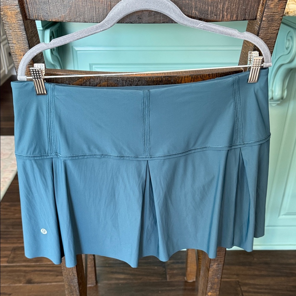 lululemon athletica teal tennis/athletic skirt with built in shorts size 12 reg